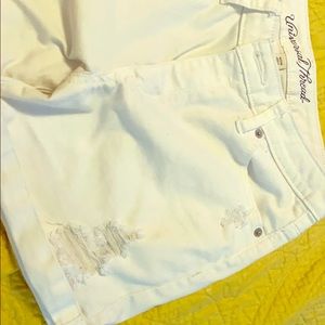 SOLD!! Cute distressed white jean shorts